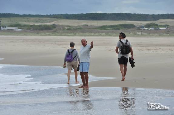 Caminhando na praia sul de Cabo Polonio, no litoral do Uruguai